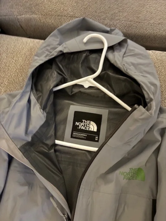 🔥 THE NORTH FACE Men's Medium Grey Technical Waterproof Rain Jacket Green Logo - Picture 2 of 3